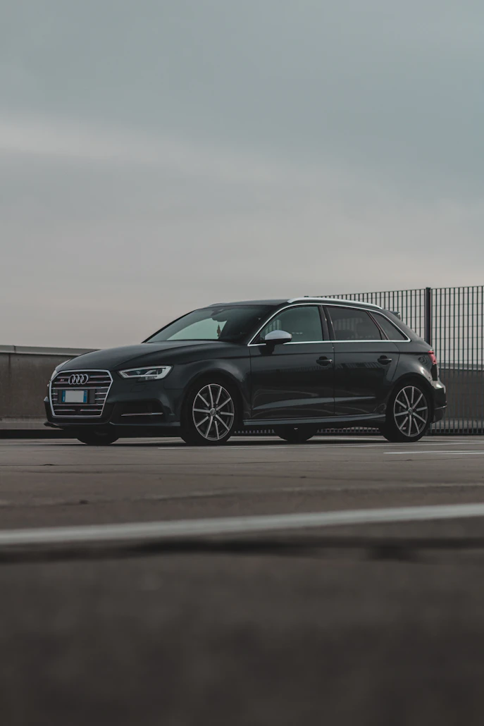 Mecânico especializado na Amadora da Auto do Carmo a realizar trabalho de oficina