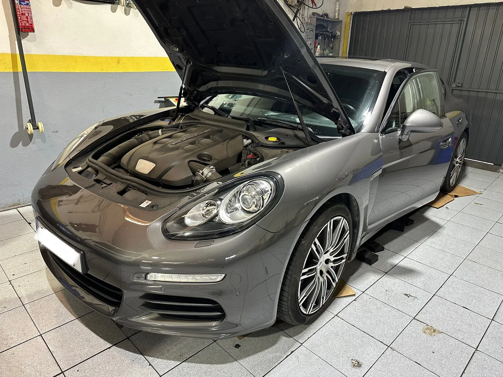 Instalações da oficina mecânica Auto do Carmo na Amadora